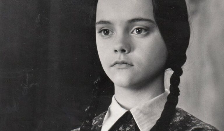 Tim Burton prepara una serie sobre «Merlina Adams» para Netflix