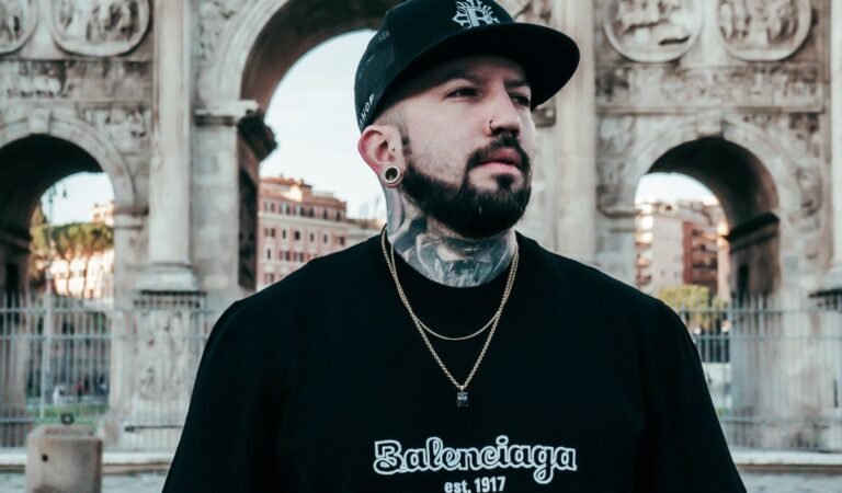 Con disciplina y pasión: Alex Bruz, el artista del tatuaje que marca pauta en el mundo ??