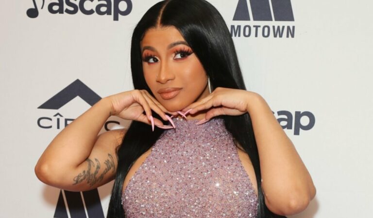 «Si tu chico te regala flores, tú regálale hierba»: El mensaje de Cardi B en San Valentín ??