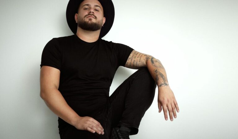 Juan Sousa impone la versatilidad en el mundo de la belleza ?✂️