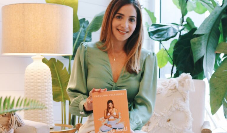 Escrito por una venezolana: Ya está disponible el primer libro bilingüe dedicado a los principiantes del Yoga ??‍♀️