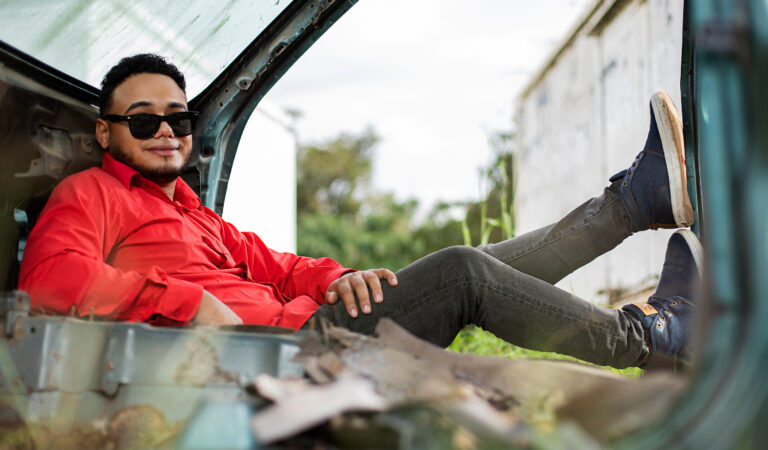 Ronald Gómez se estrena en la música urbana con «La mentira» ???