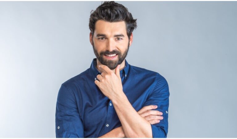 Actor del comercial «Trivago» habría participado en violación de esta actriz