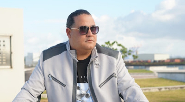 Imponiendo el romanticismo: Raphy Palacio estrenó «Déjate besar» ??