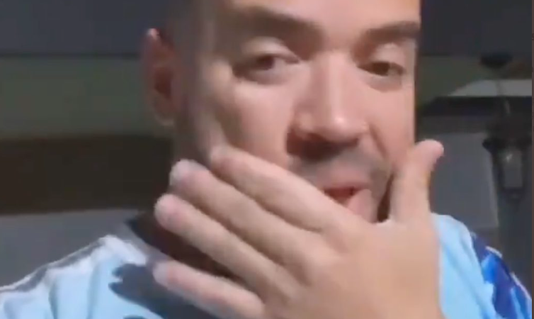 Destrozan a Nacho por su respuesta a los haters que lo criticaron por cobrar saludos en dólares