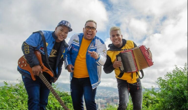 HR Music, preparados para conquistar corazones con su música ?❤️