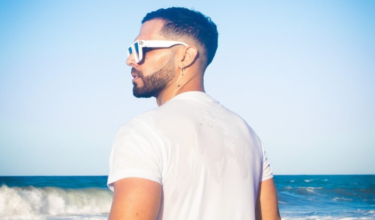 Mai sigue apostando por el reggaetón romántico y lanzó «Voy a beber» ??