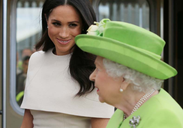 Como cualquier chica «ordinaria»: Meghan Markle no sabía que debía hacer reverencia ante la reina Isabel II ??