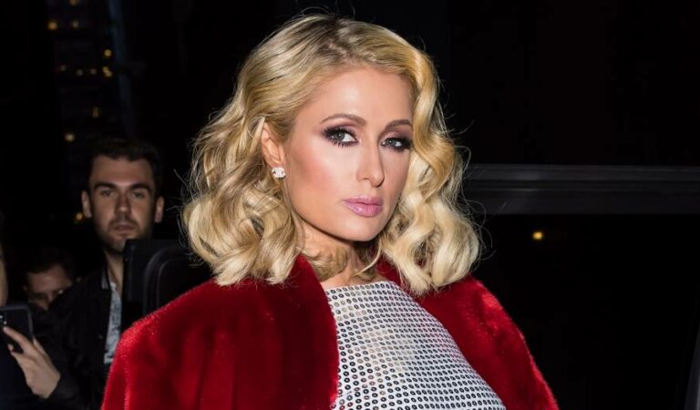 ¿Y quién no? Paris Hilton está obsesionada con su anillo de compromiso ??