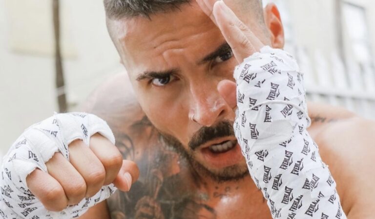 Reykon se rindió en medio de su pelea con el boxeador Joe Fournier ??