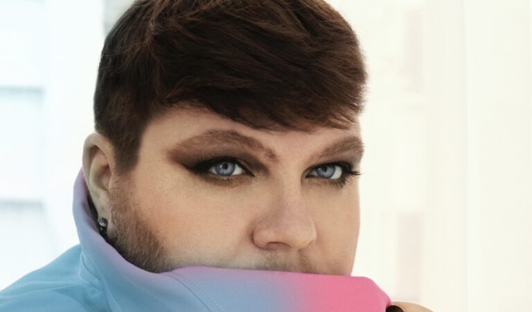 «Prefiero ser la otra»: Enrique Ramil lanzó su canción más atrevida ??