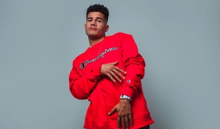 «Flow caribeño»: John Acosta sorprendió a sus fanáticos con un nuevo look