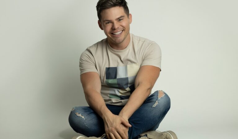 Willy Martin estrenó una nueva temporada de su podcast «¿Qué hay detrás de..?» ???