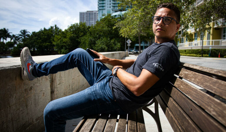 El venezolano Alejandro Vicuña se une a NEON16 y consolida su carrera en los Estados Unidos ???