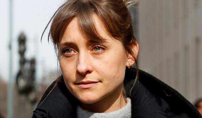 Condenaron a 3 años de prisión a la actriz Allison Mack por tráfico sexual ⚖️?