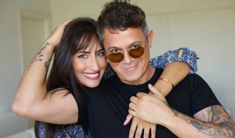 Con un beso apasionado: Alejandro Sanz y su novia derrochan amor en redes ??
