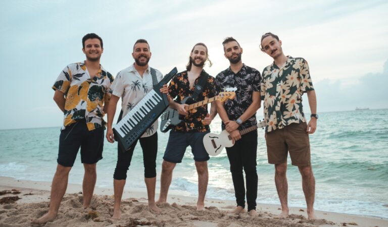 Con «Clara»: Anakena y Alkilados le dan la bienvenida al verano
