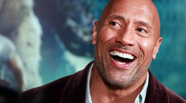 Dwayne Johnson comparte un sentido mensaje después de que su madre sobreviviera a un accidente de coche