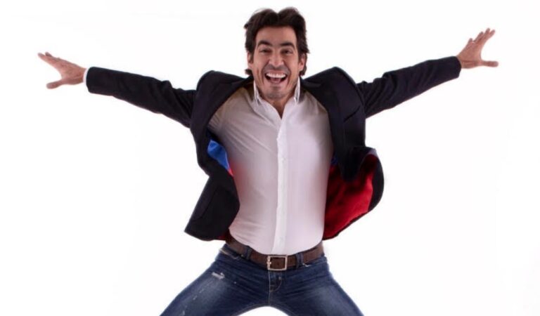 «Camas», el exitoso unipersonal de Luis Gerónimo Abreu que lo regresa al teatro en Caracas