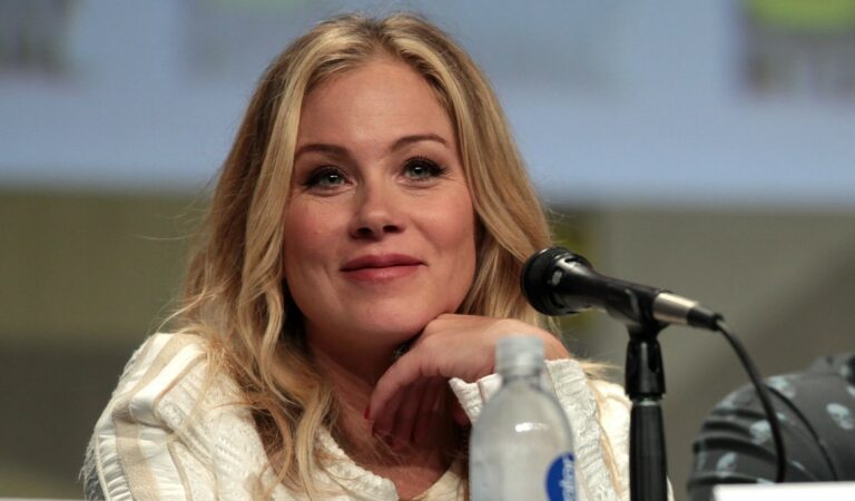 Christina Applegate reveló que ha sido diagnosticada de esclerosis múltiple