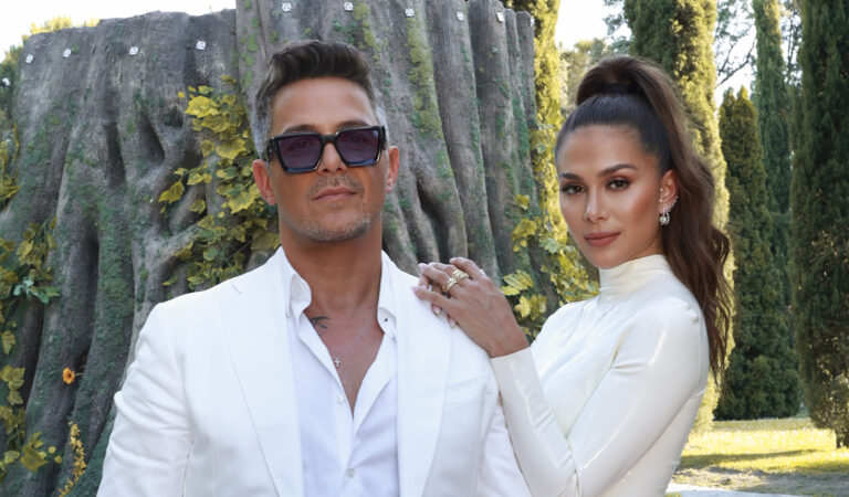 Junto al icono musical Alejandro Sanz, Greeicy sorprendió con el lanzamiento de «Lejos conmigo»