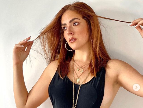 Vas a querer ser el sol que broncea el cuerpazo de la pelirroja venezolana más sexy de Instagram [FOTOS]