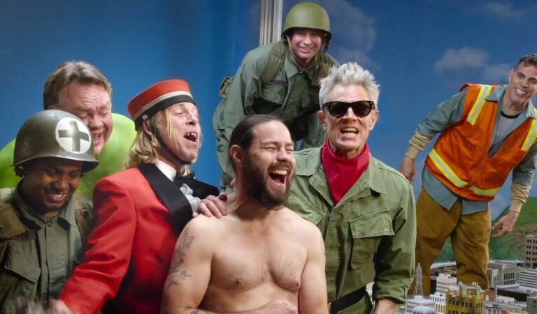 La fecha de lanzamiento de Jackass Forever se retrasa a febrero de 2022