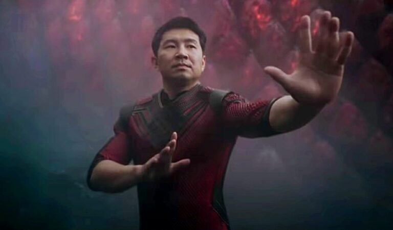 Shang-Chi se coloca en el primer puesto de la taquilla por tercer fin de semana
