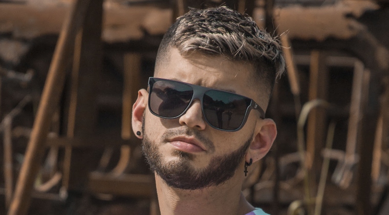 El cantante y compositor venezolano Arkaiko llega con su nuevo promocional «Casualidad»