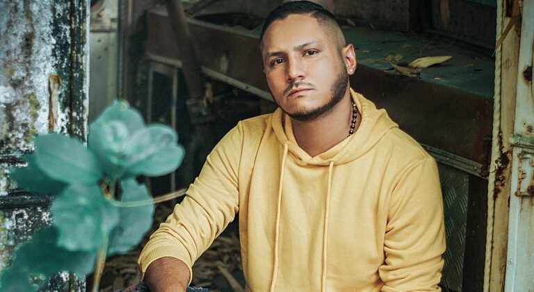 Recargado y con un estilo original: Tito Rodríguez regresó con el estreno de «Volar»