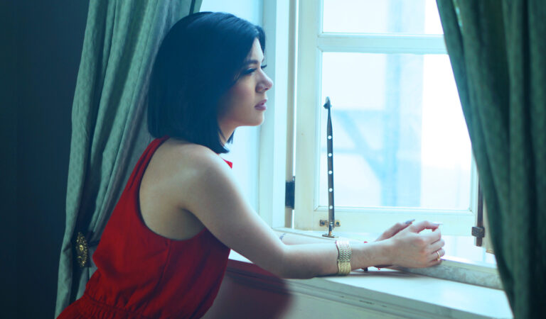 Trabajando con pasión: Sheely Costa desnuda su corazón en tan solo «4letras»