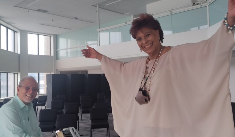 Floria Márquez nos dice: «Aquí estoy»