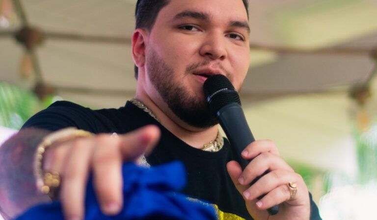 ¡Por todo lo alto! Bronzon presentó su próximo éxito en showcase íntimo