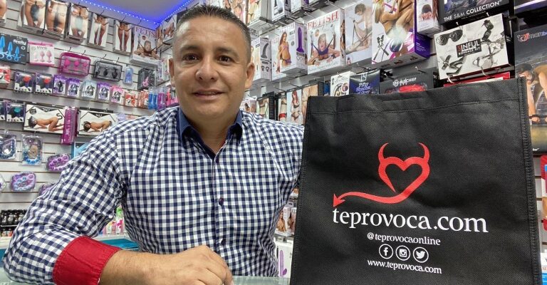 Jairo Ariza, el psicólogo que lidera un grupo de expertos profesionales en la salud íntima