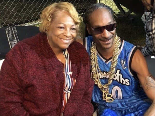 Snoop Dogg está de luto por el fallecimiento de su madre