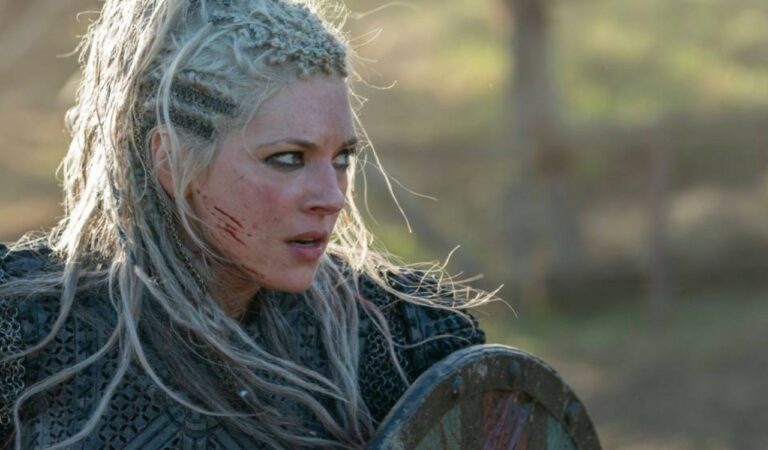 A estas actriz de la serie Vikings le filtraron fotos privadas de su nube [CAPTURAS]
