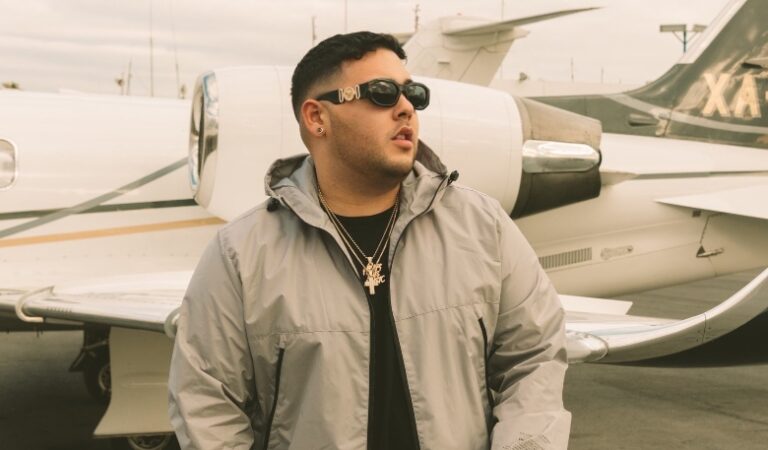 Bifi se codea con los grandes de la música y trabaja sin parar