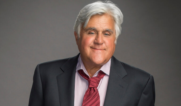 Jay Leno interpretará a Ed Sullivan en la película biográfica de los Beatles «Midas Man»
