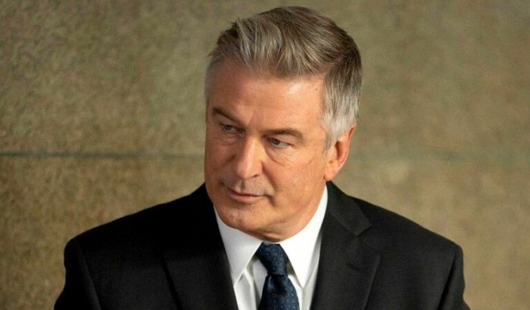 La policía solicita el teléfono de Alec Baldwin en la investigación del tiroteo de Rust