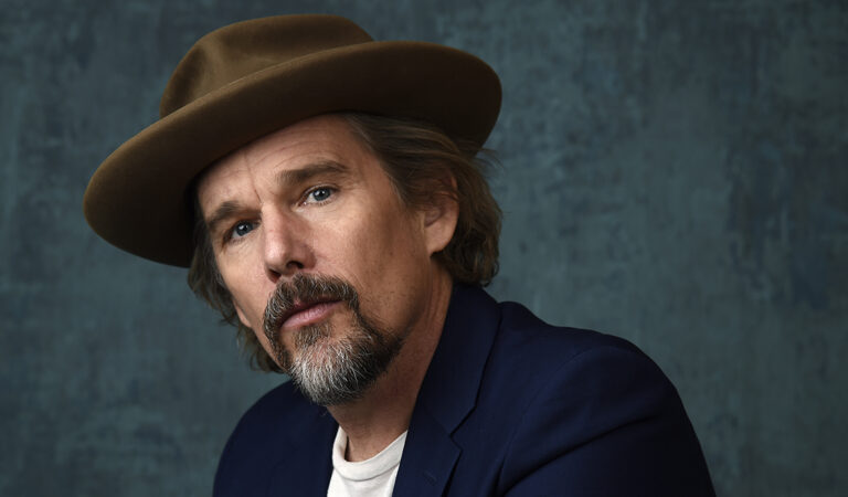 Ethan Hawke confirma que su papel en Knives Out 2 es sólo un cameo