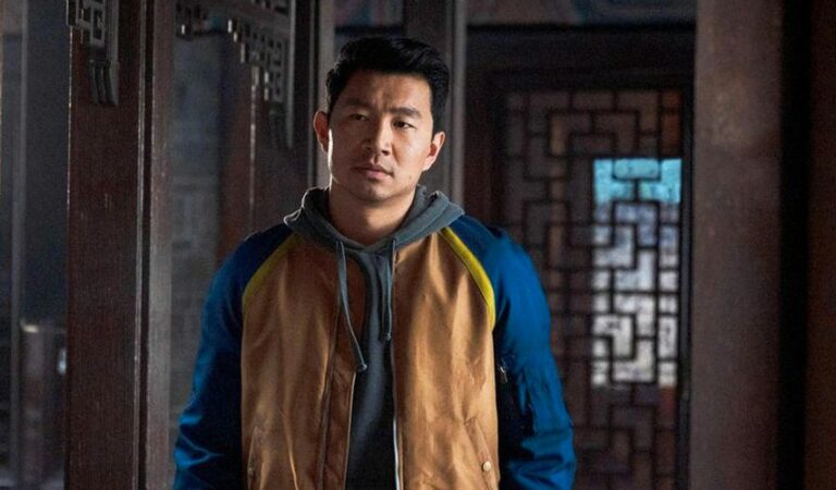 Simu Liu celebra la nominación al Oscar de Shang-Chi con un divertido detalle