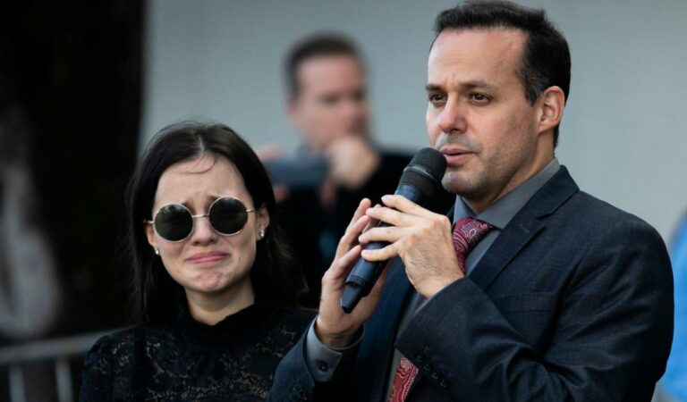 ¡Este lío pica y se extiende! José Joel en contra de su hermana Sarita por la venta de objetos personales de José José