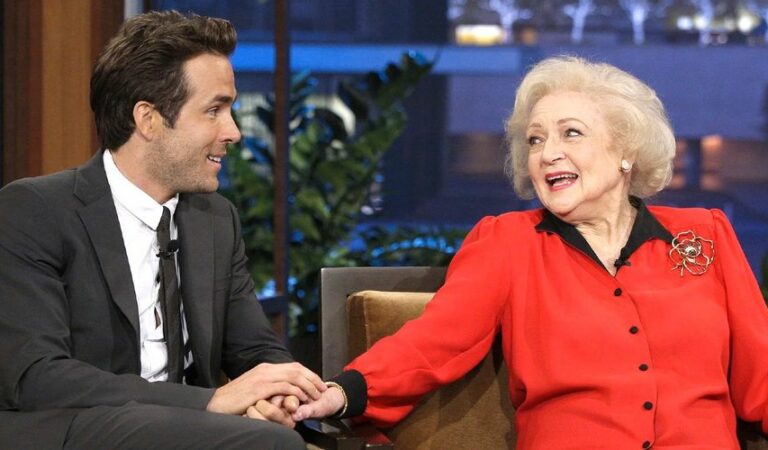 Ryan Reynolds comparte un emotivo homenaje a Betty White