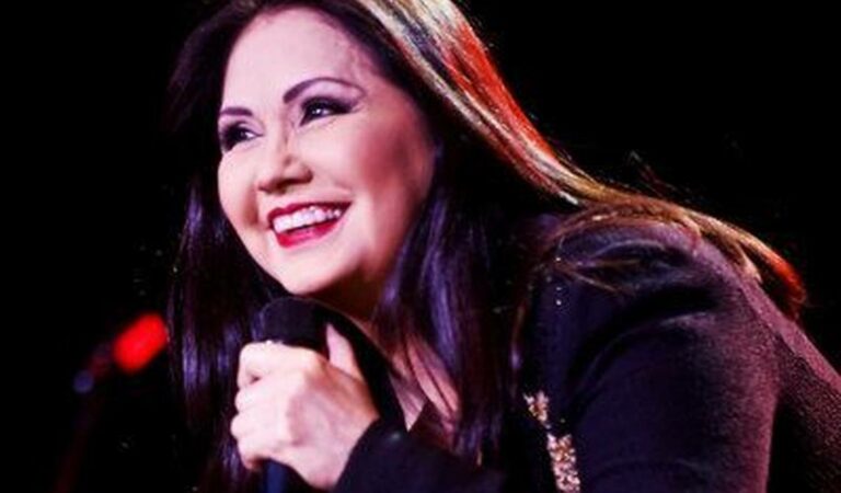 Ana Gabriel le pidió matrimonio a Kate del Castillo durante un concierto ??