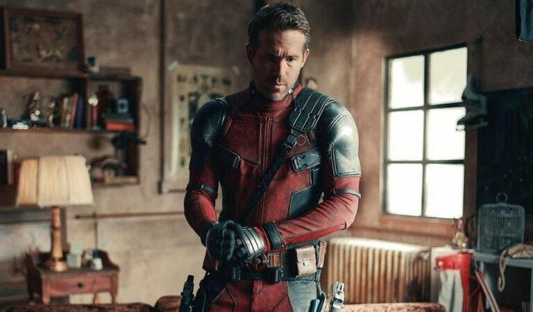 Ryan Reynolds celebra el aniversario de Deadpool con retro fotos