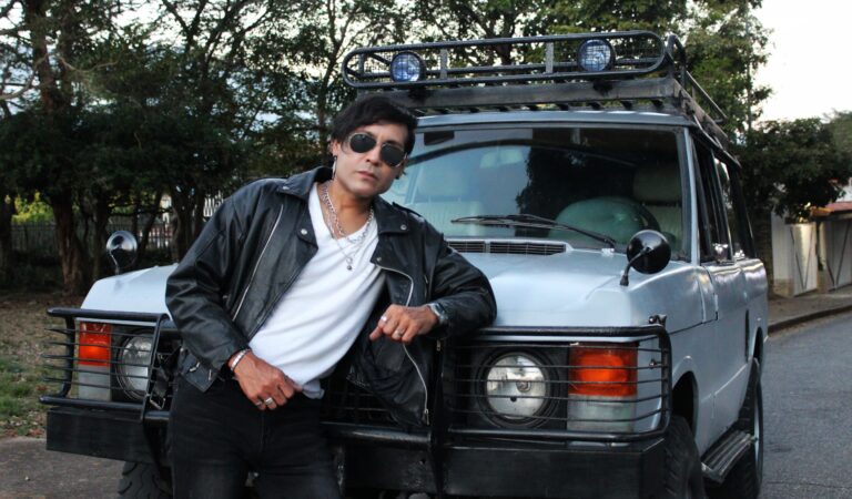 Tony Mercury vuelve con su sensual videoclip «Love is a stranger» ?❤️