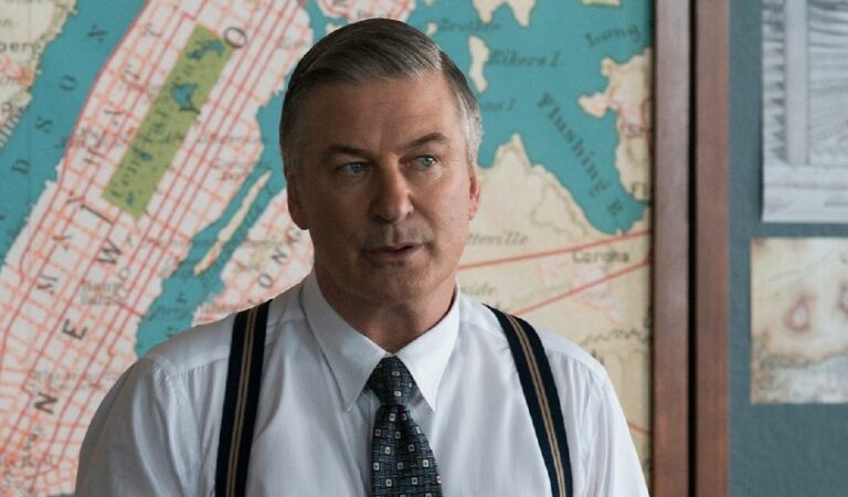 El marido de Halyna Hutchins califica de absurda la versión de Alec Baldwin