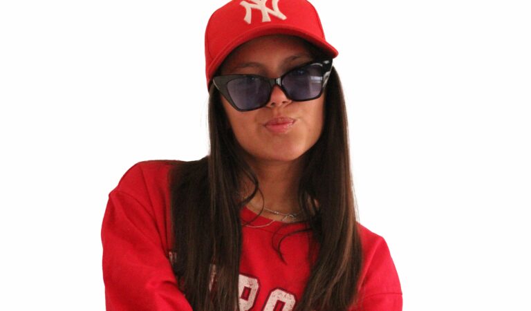 Francia Valentina se posiciona como creadora de contenido en redes sociales