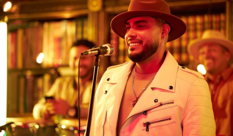 ¡De lujo! Ronald Borjas rinde homenaje a la Dimensión Latina