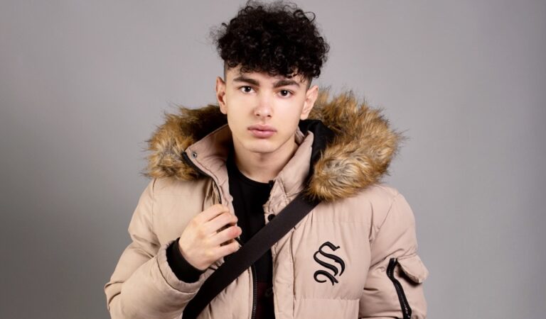 Wally SP celebra el éxito de su tema ”Pa’ la calle” ???